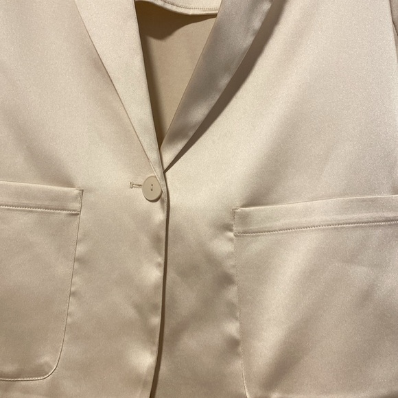 Truth - Silk Cream blazer! - Picture 3 of 5